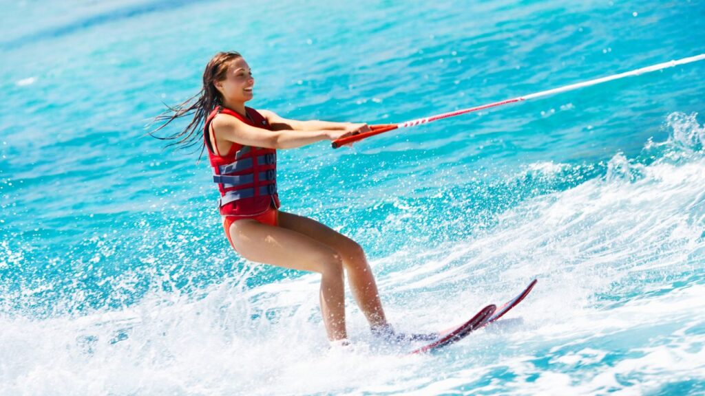 Les garanties d'assurance indispensables pour la pratique du ski nautique